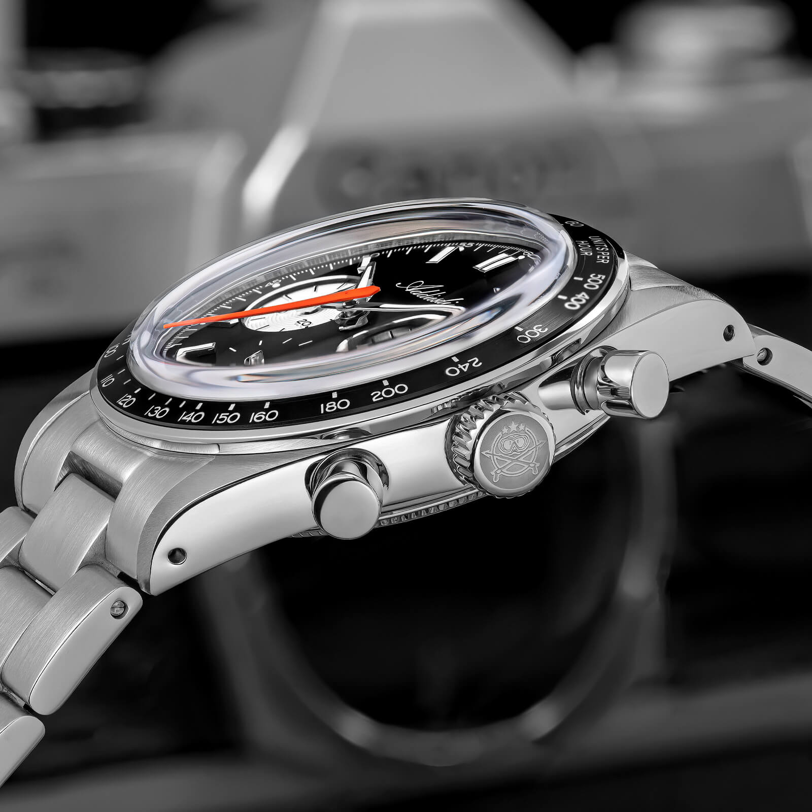 AD2539 — 37mm VK63 Racing Chronograph