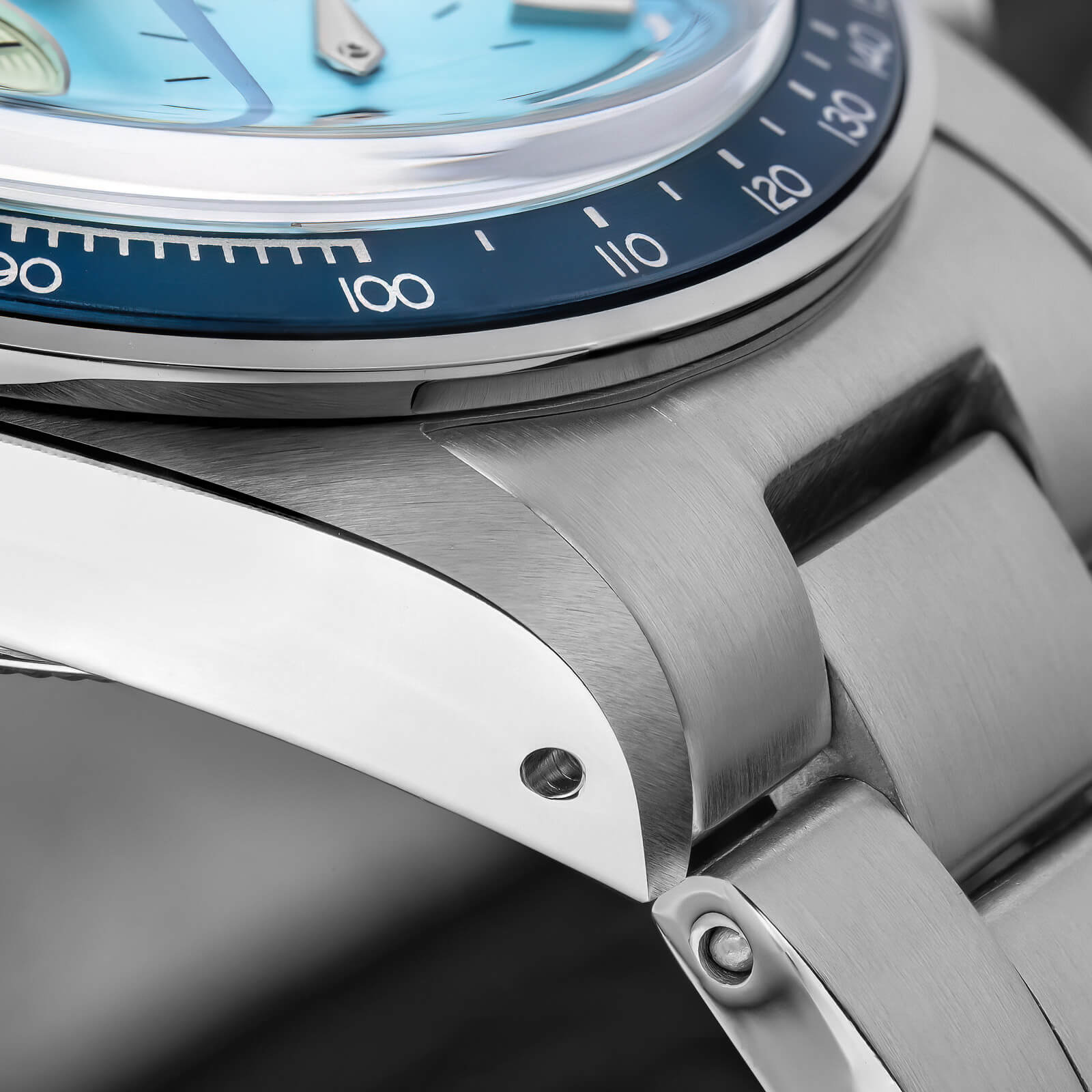 AD2539 — 37mm VK63 Racing Chronograph