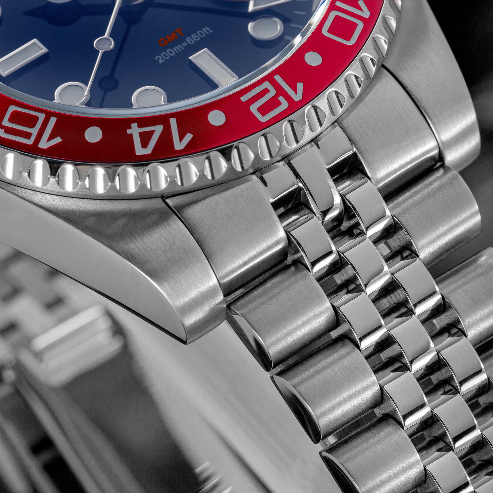 AD2050 — 40mm GMT Water Ghost Quartz Diver