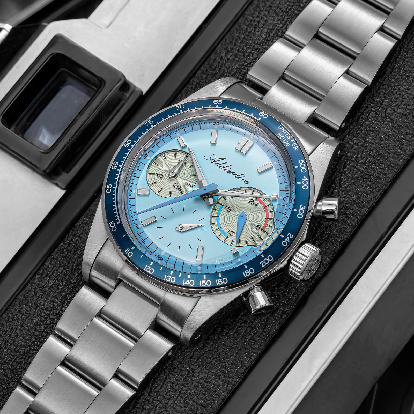 AD2539 — 37mm VK63 Racing Chronograph