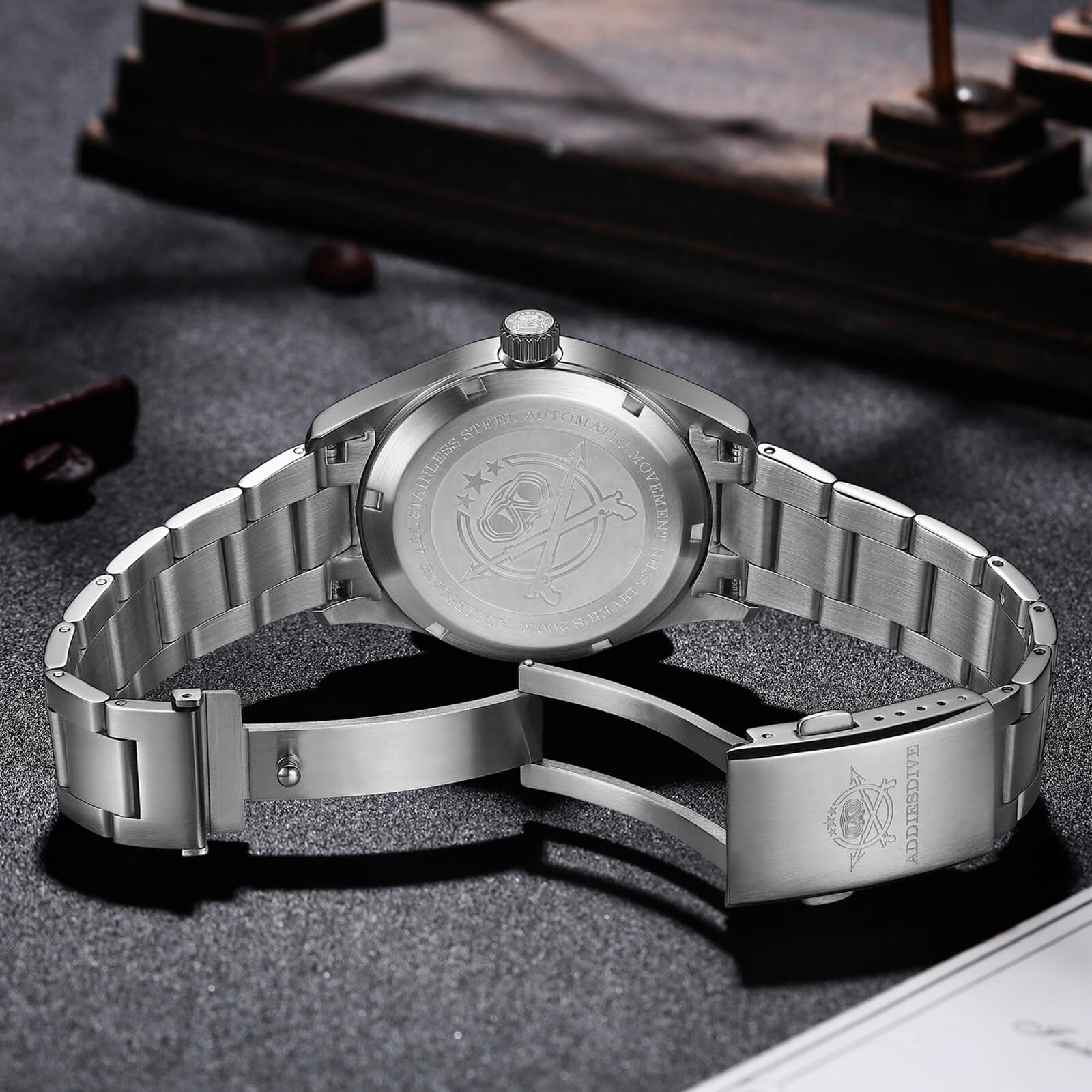 AD2055 — 39mm Automatic Explorer Retro Mechanical