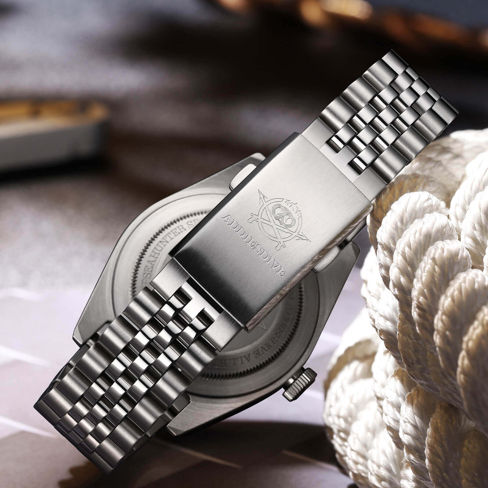 AD2044 — 39mm GMT Quartz Diver