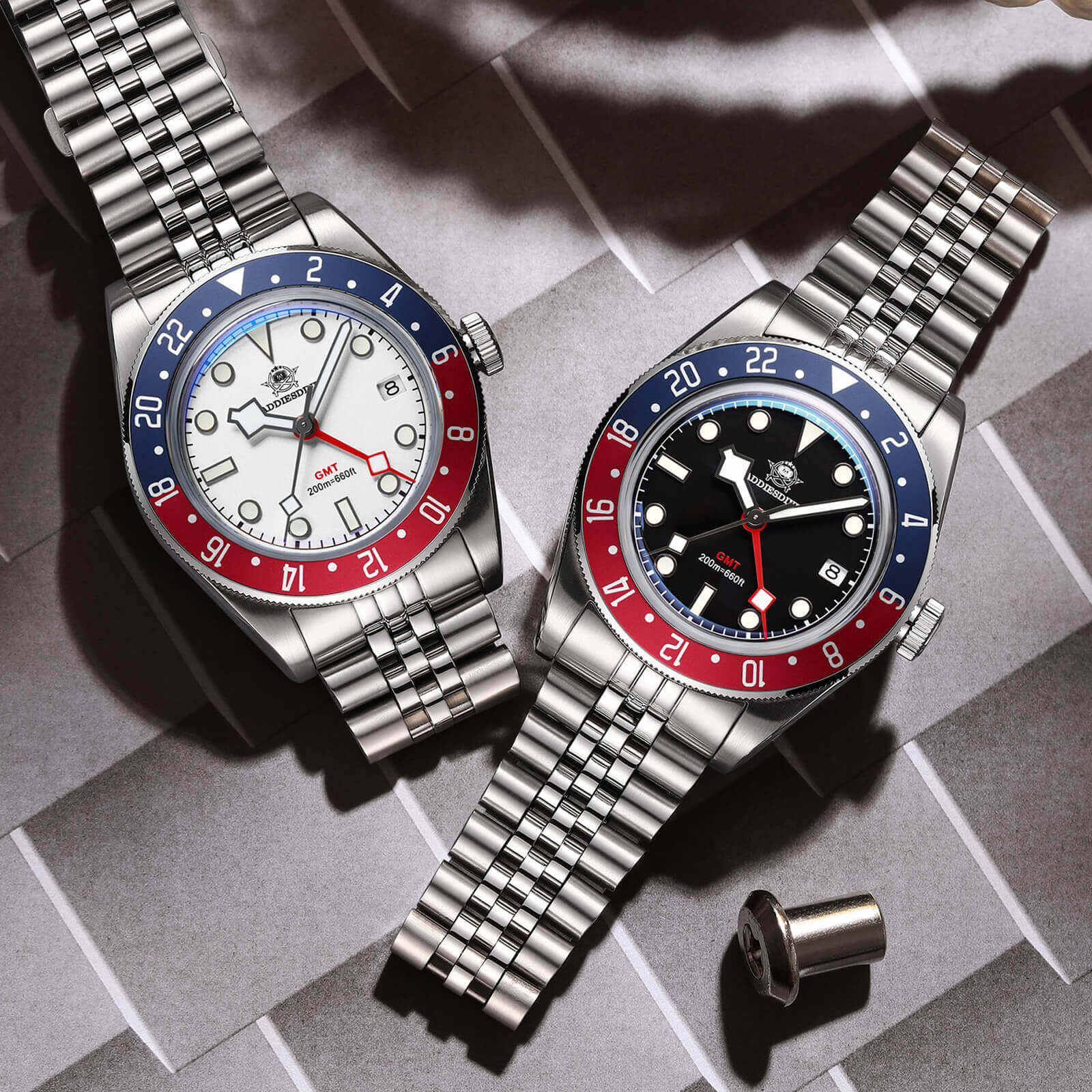 AD2044 — 39mm GMT Quartz Diver
