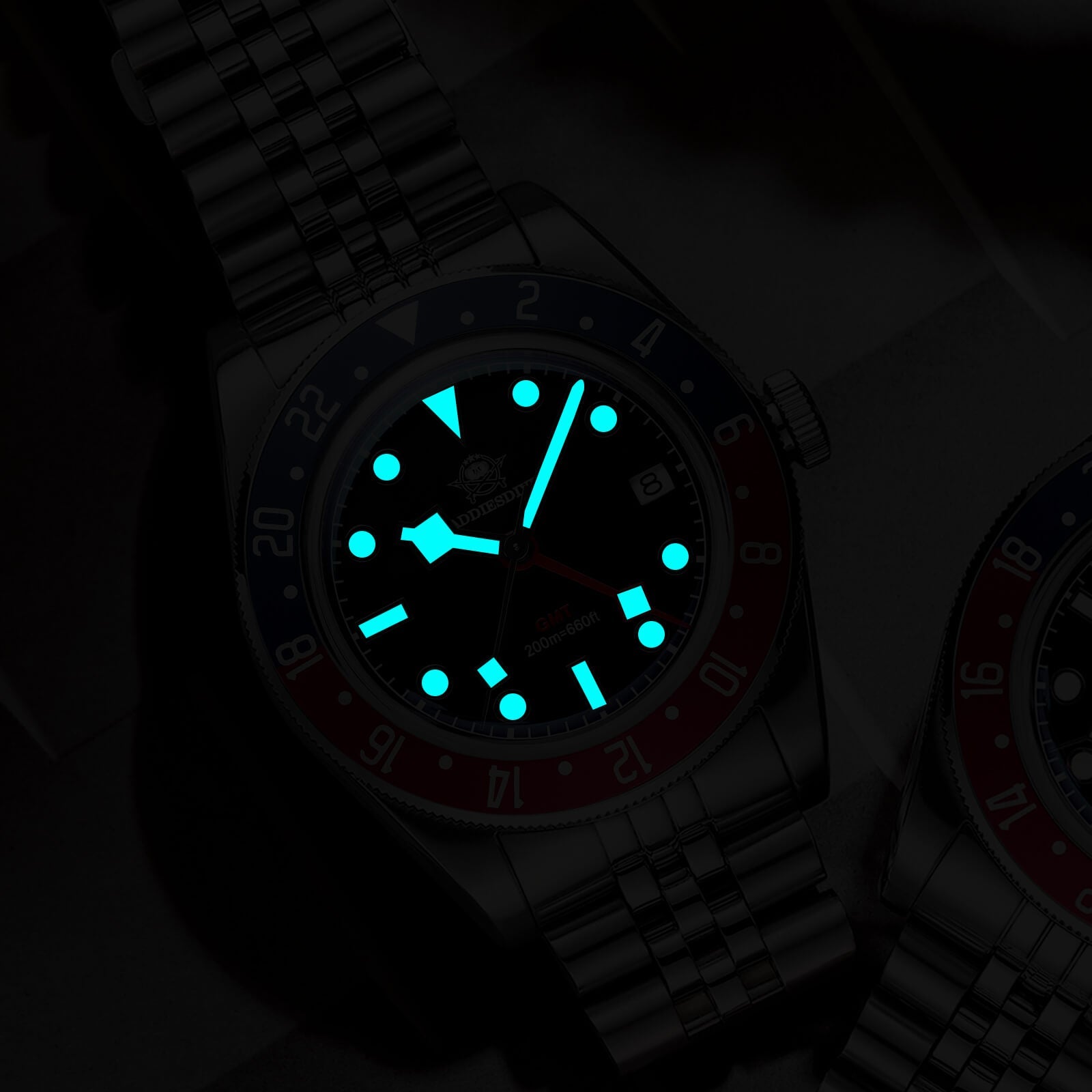 AD2044 — 39mm GMT Quartz Diver